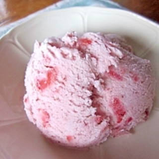 塩麹入り苺ジャムのアイスクリーム
